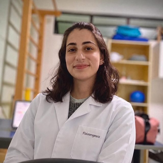 Juliana, fisioterapeuta da Alinhar, atendimento de fisioterapia e Pilates a domicílio em Teresópolis